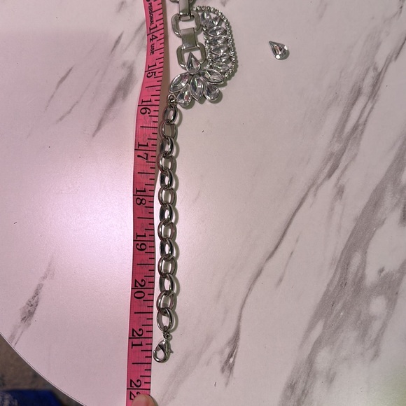 Rhinestone statement necklace - Picture 4 of 4